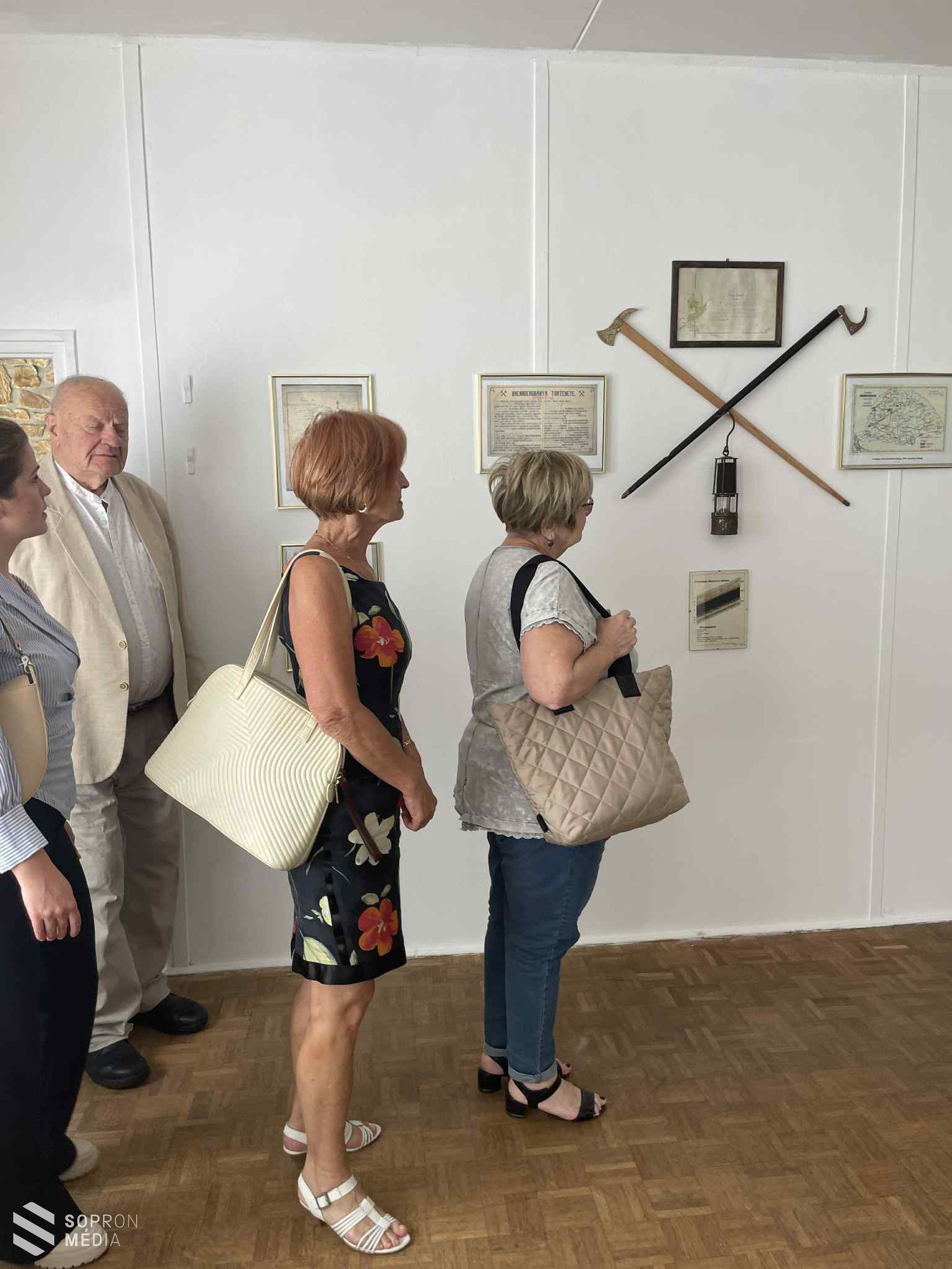 Emlékszobát adtak át a 75. bányásznap alkalmából