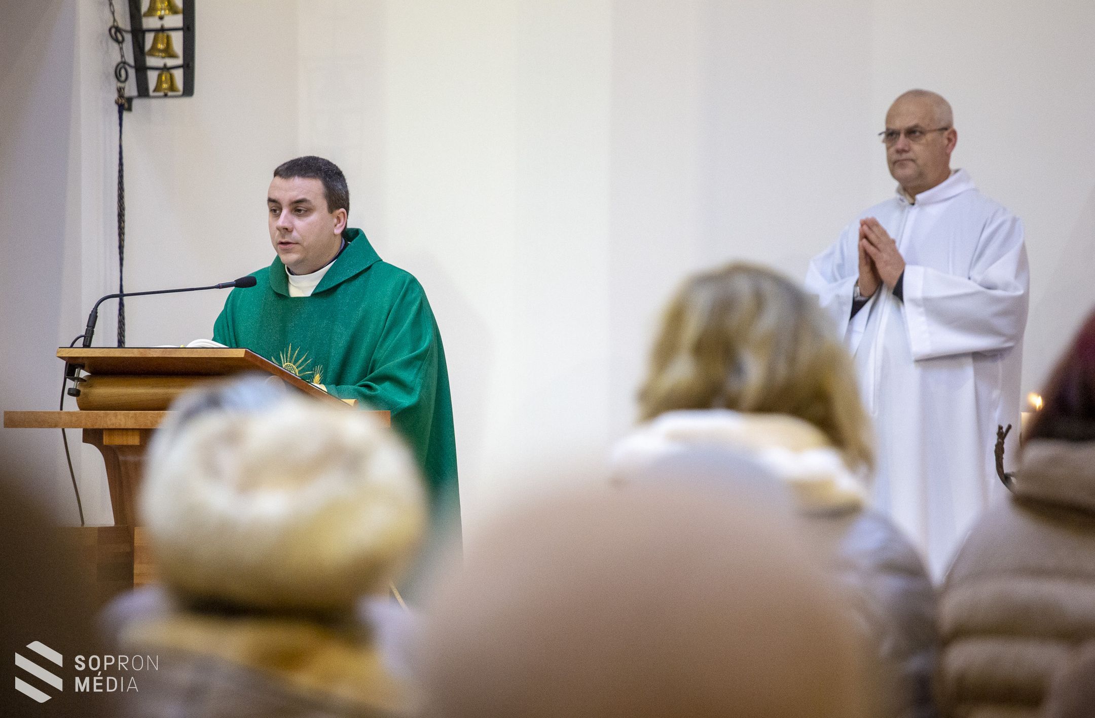 Sopronba érkezett a meg nem született gyermekek vándorszobra
