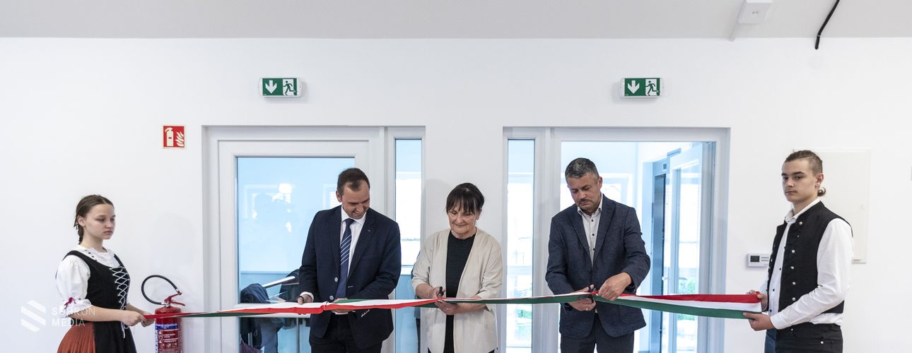 Közösségi teret adtak át Ágfalván!