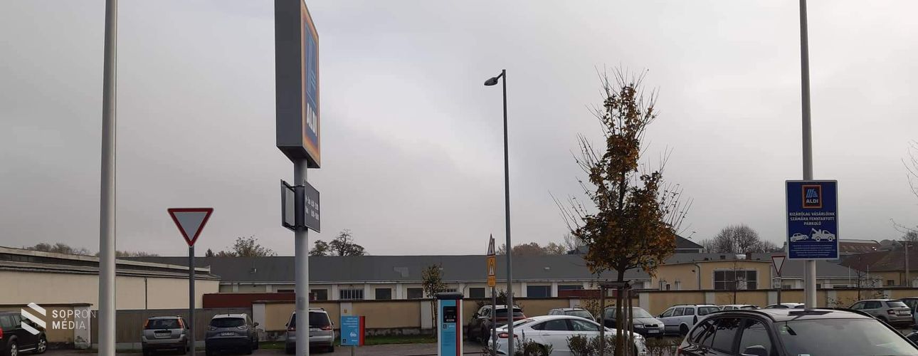 Két új, ingyenes e-töltőt adott át az ALDI Sopronban 