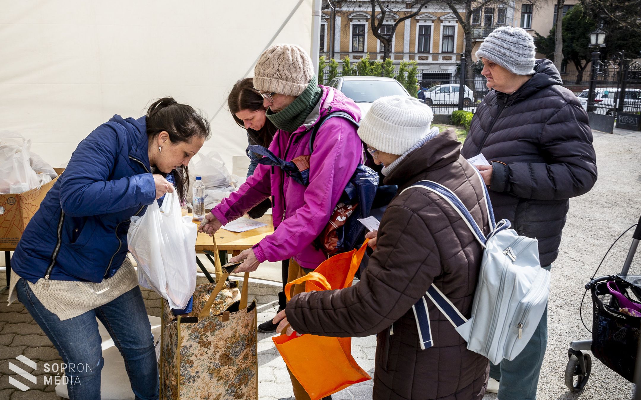 125 család ünnepét tette szebbé a Soproni Szociális Intézmény!