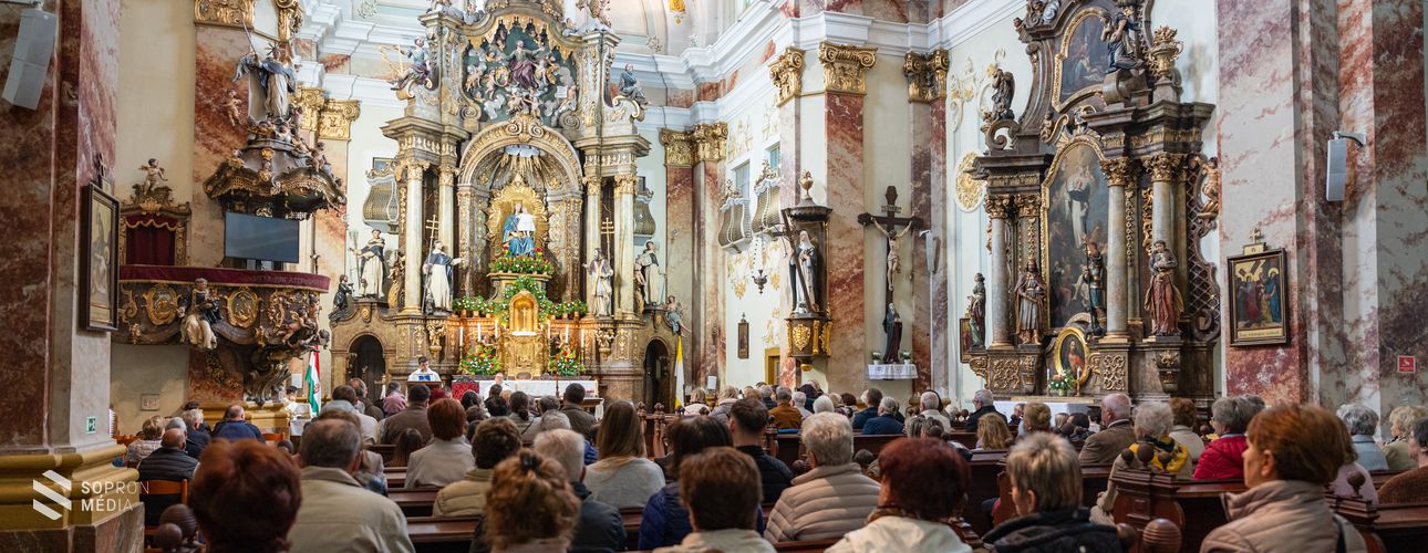 Hagyományosan a Domonkos templomban tartották a Rózsafüzér Királynéja Búcsút