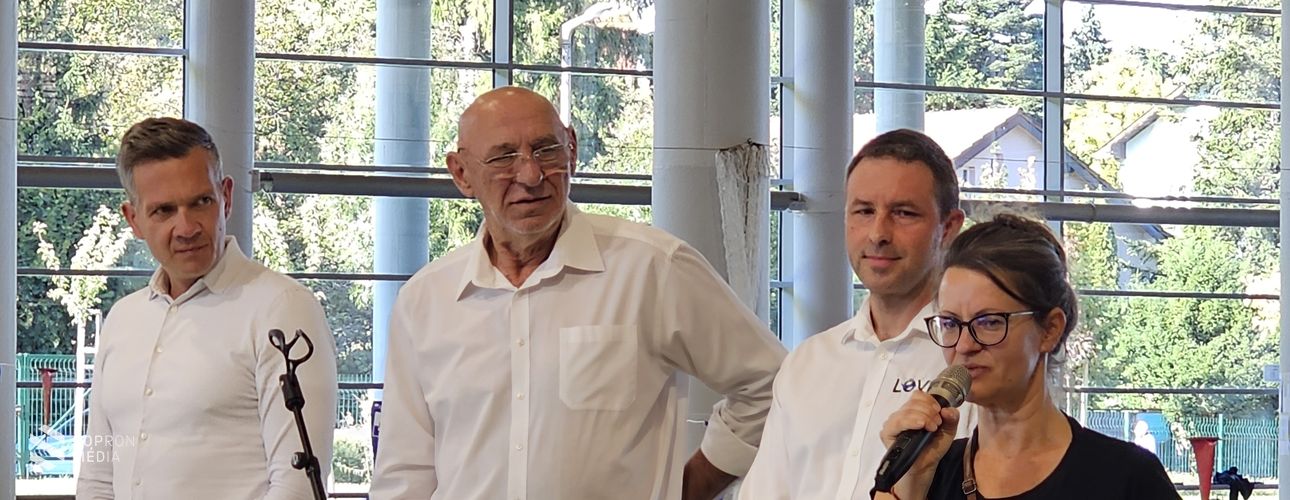 Az első soproni szinkronúszó versenyt rendezték meg a Lőver uszodában