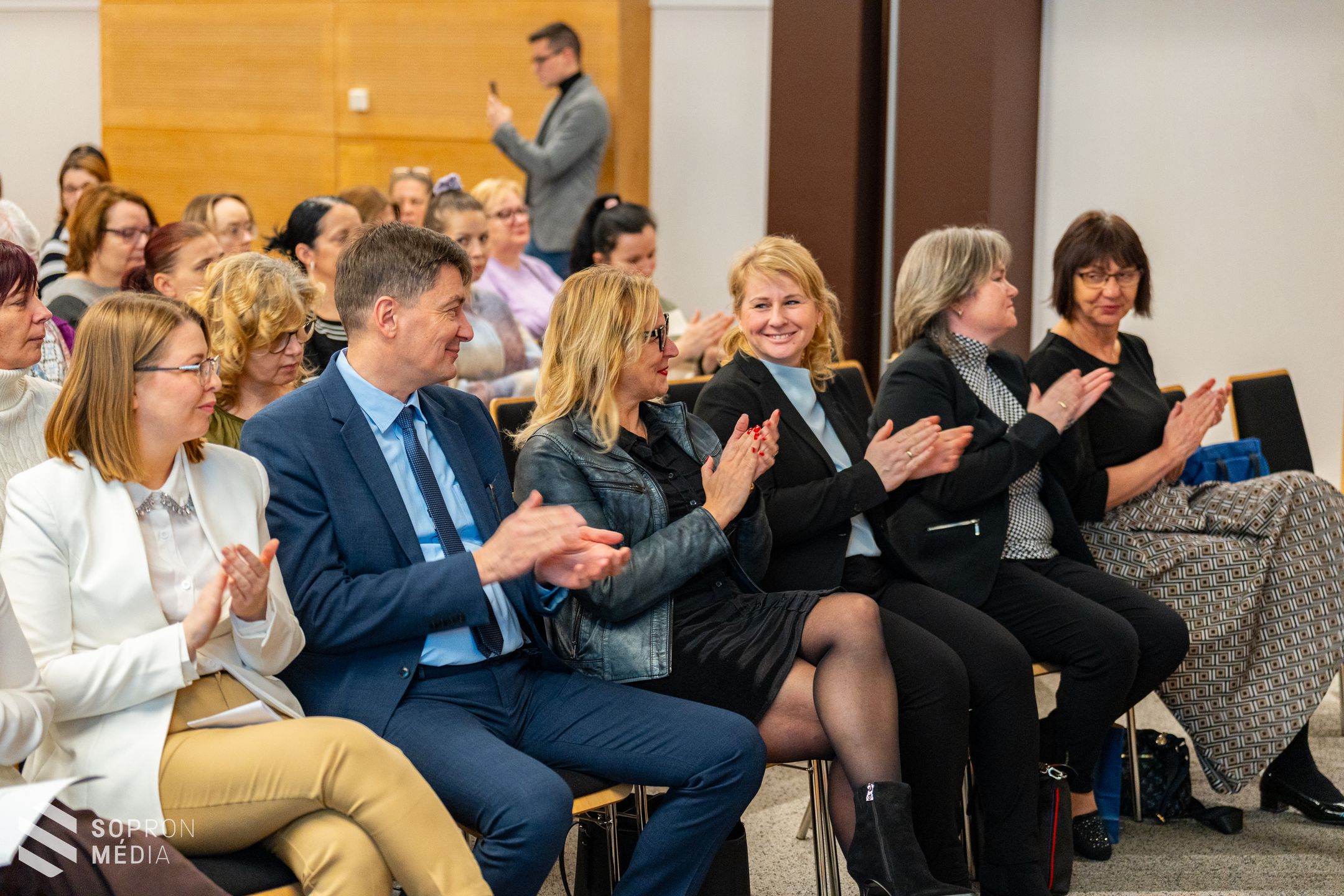 Az ápoló szakma a gyógyítás lelke - Az ápolókat köszöntötte a Soproni Gyógyközpont