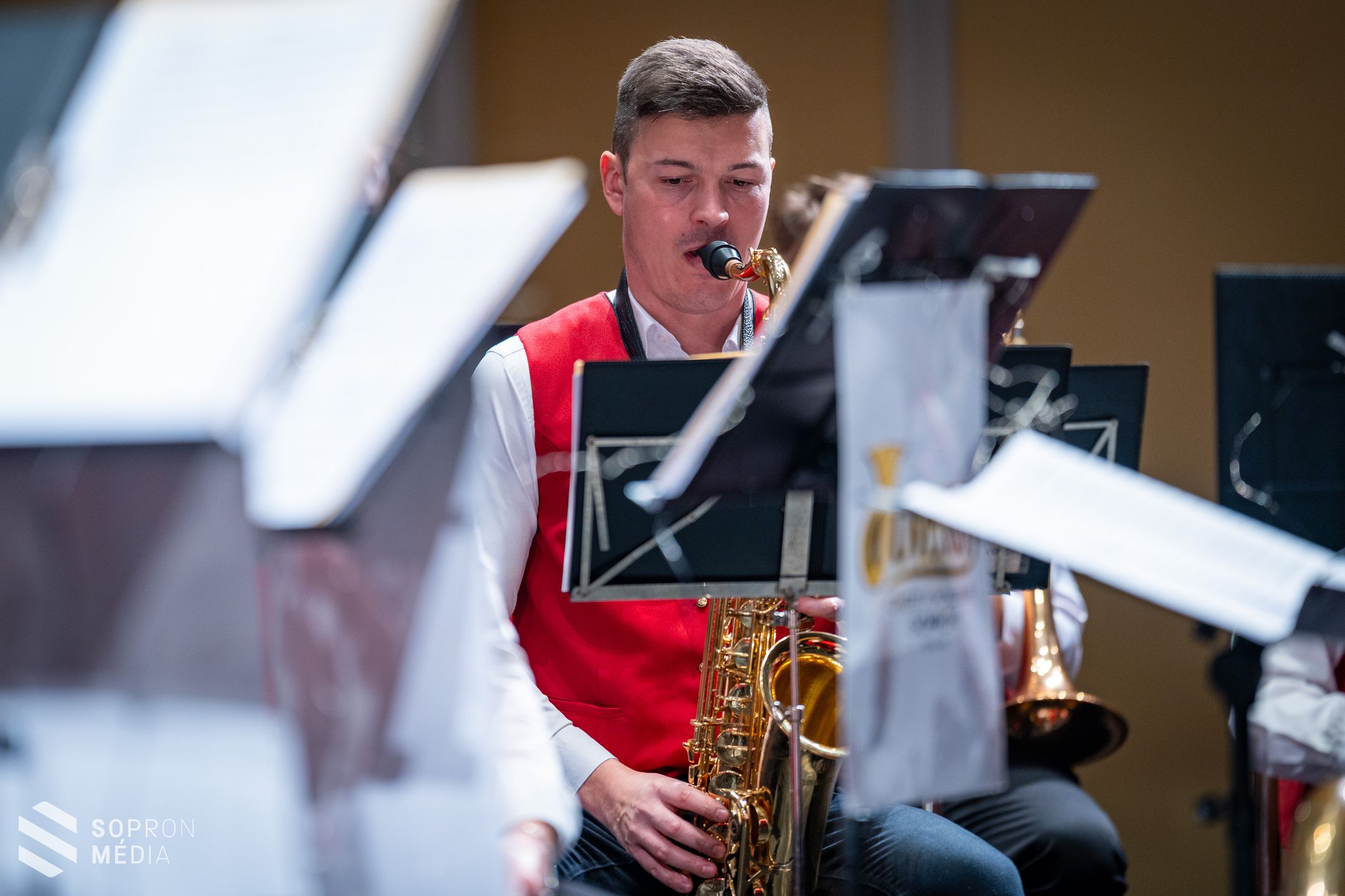 Szólistaparádéval készült adventi koncertjére a Juventus Fúvószenekar