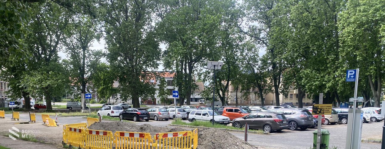 Lezárják a papréti parkolót