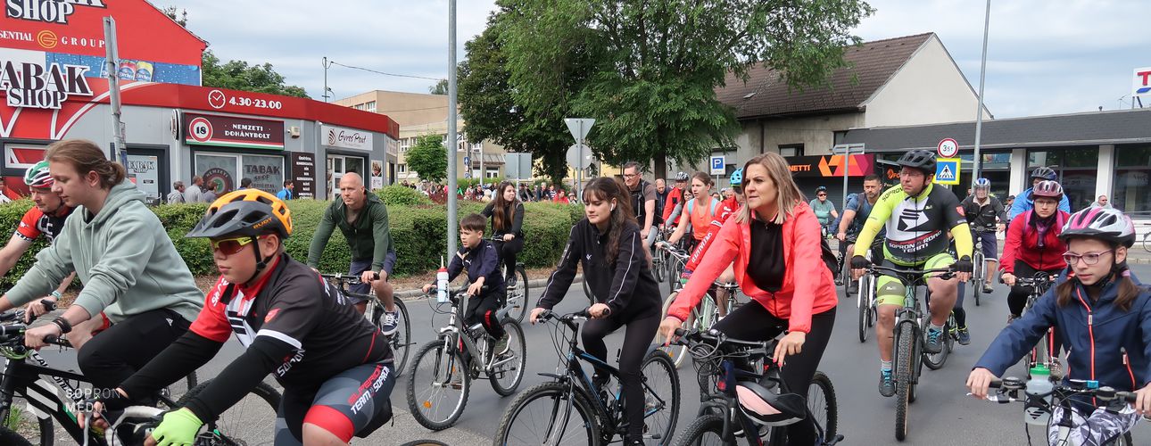 Több mint ötszázan pattantak biciklire az idei Vasvilla Kerékpártúrán