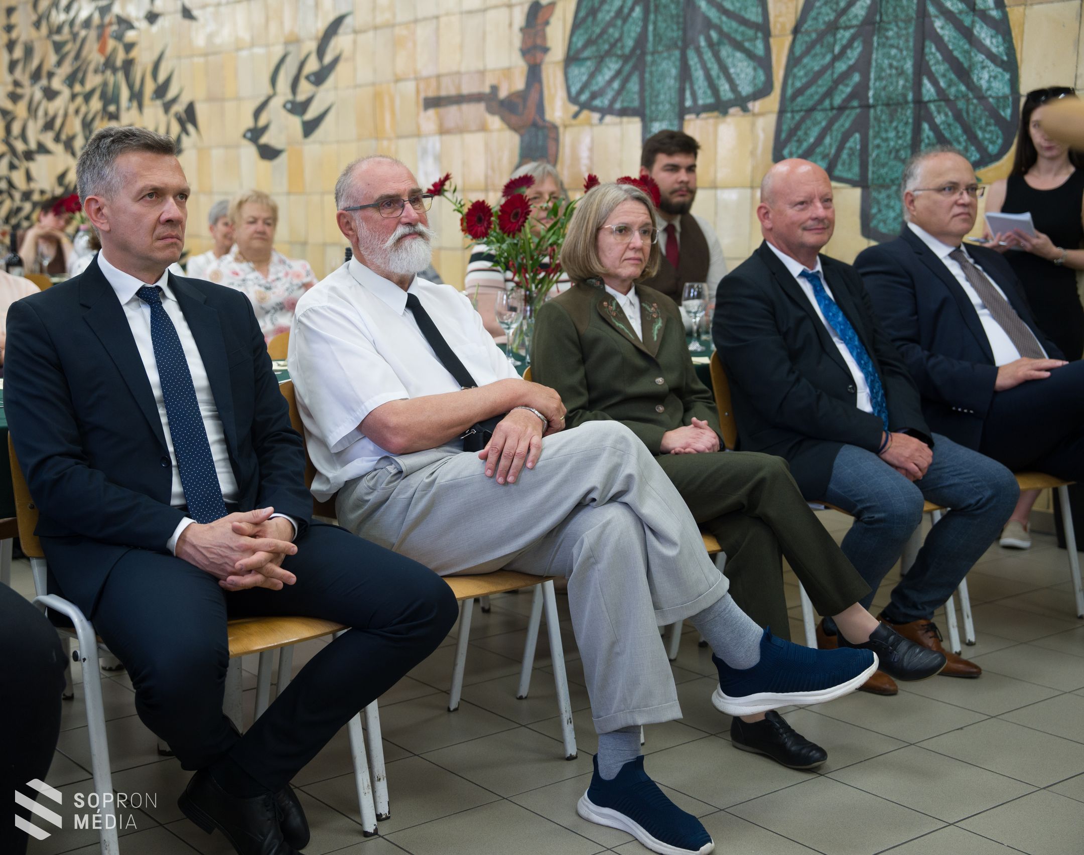 Pedagógusnap alkalmából köszöntötték az oktatókat a Roth Gyula Kollégiumában