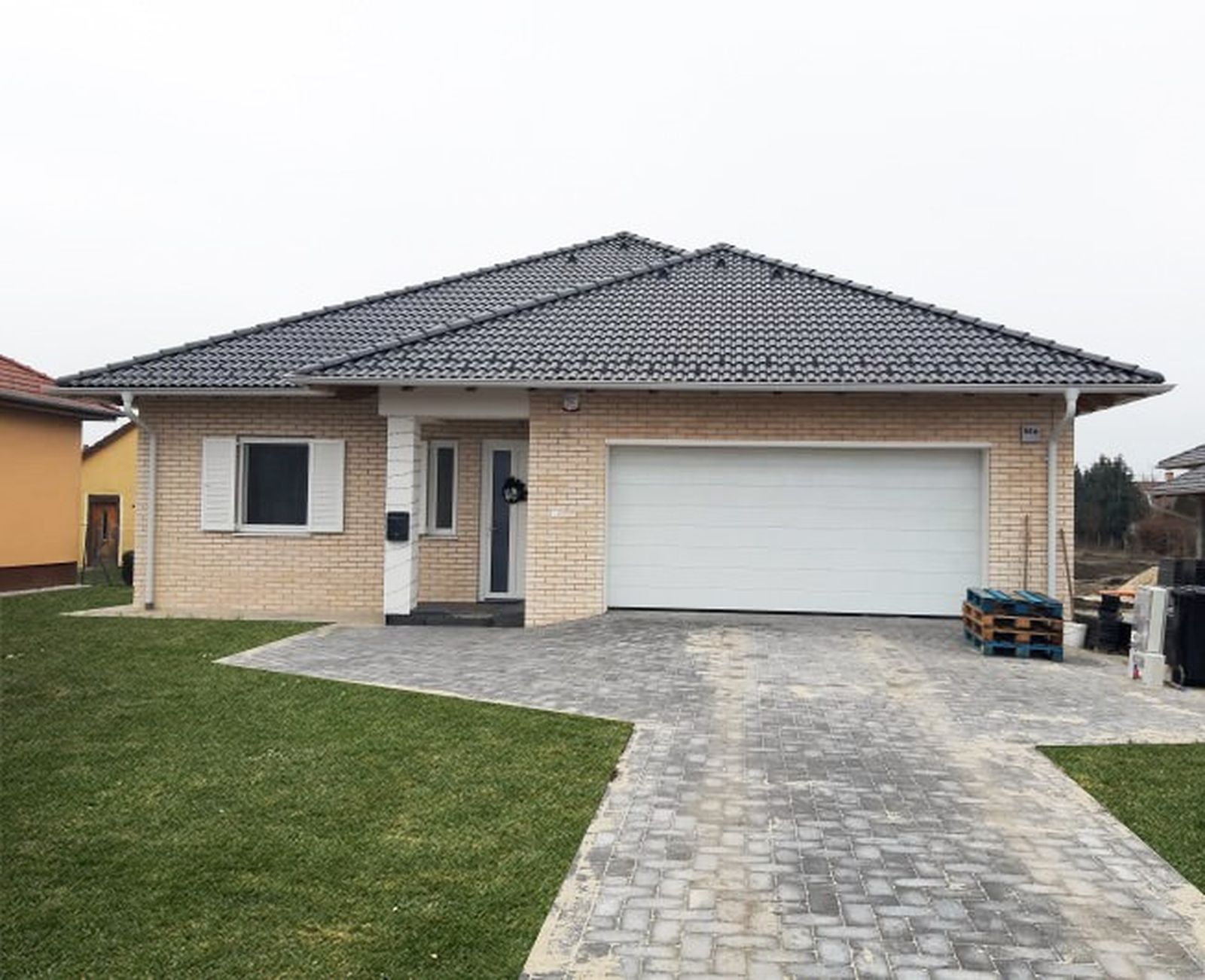 Internorm "Örök" ház Farád