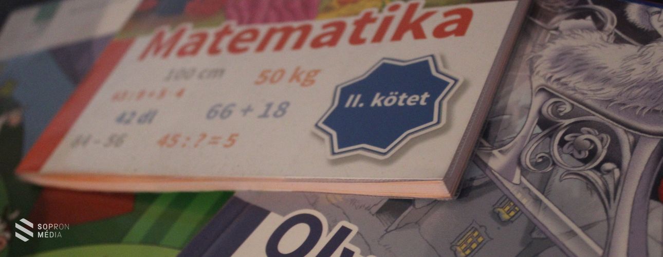 Döntöttek a tartós tankönyvek kivezetéséről