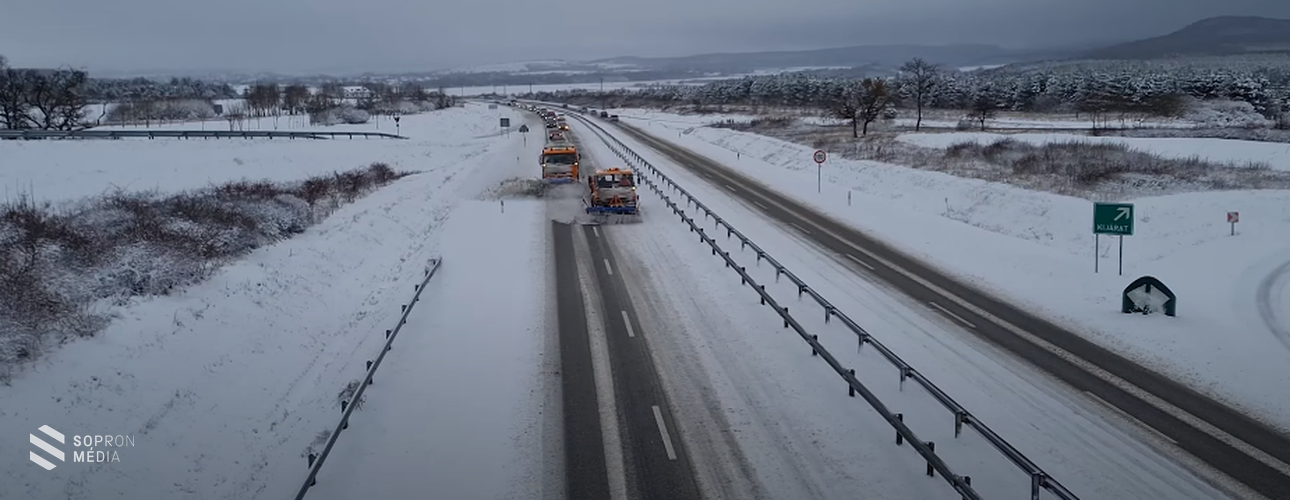 Az ónos eső és a havazás miatt fokozott óvatosságot kér az autósoktól a Magyar Közút!