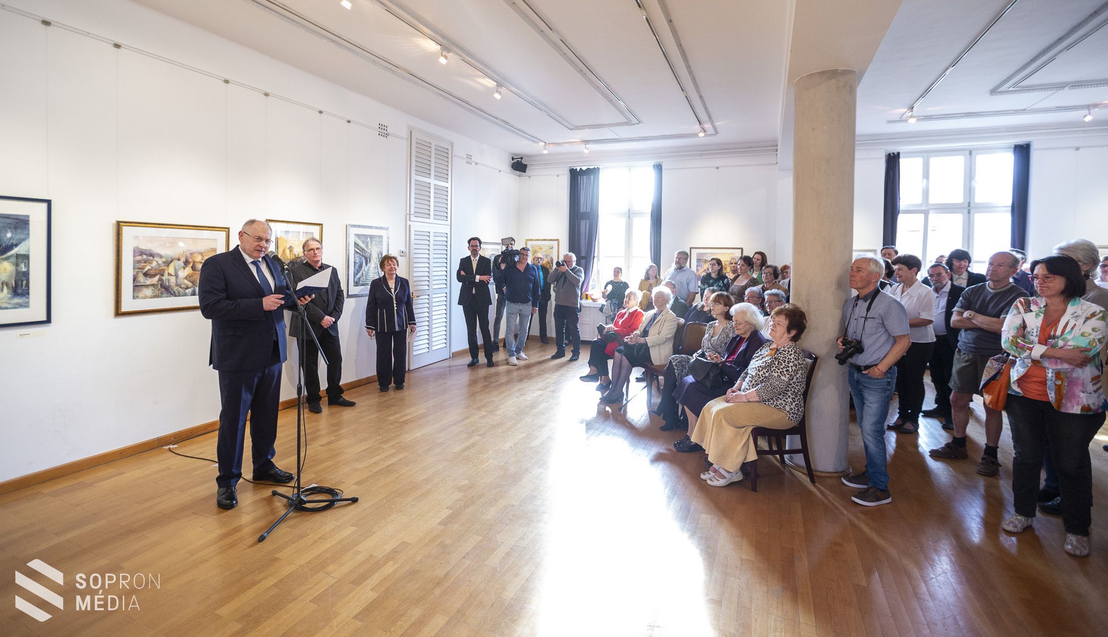 42 festményből álló kiállítás nyílt Sopronban Gáspárdy Tibor alkotásaiból