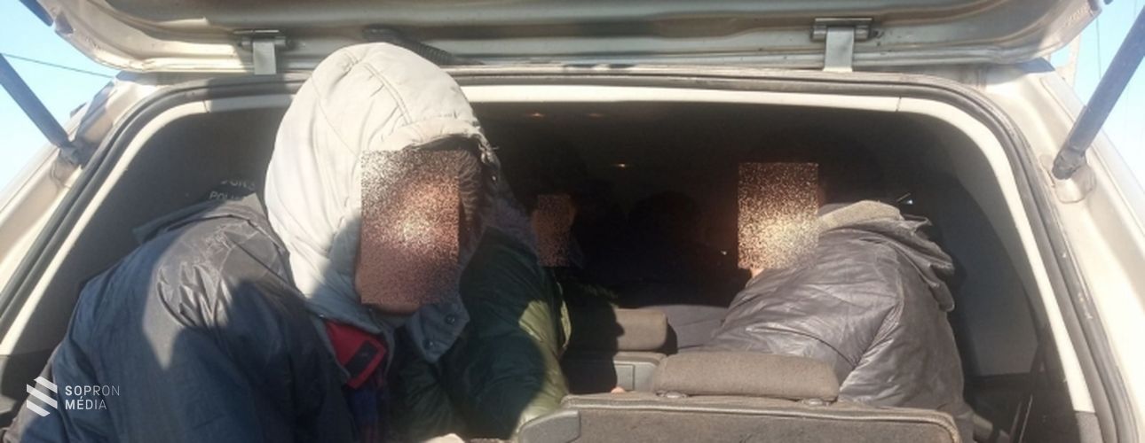 Egy embercsempészt és 11 migránst fogtak el a soproni rendőrök