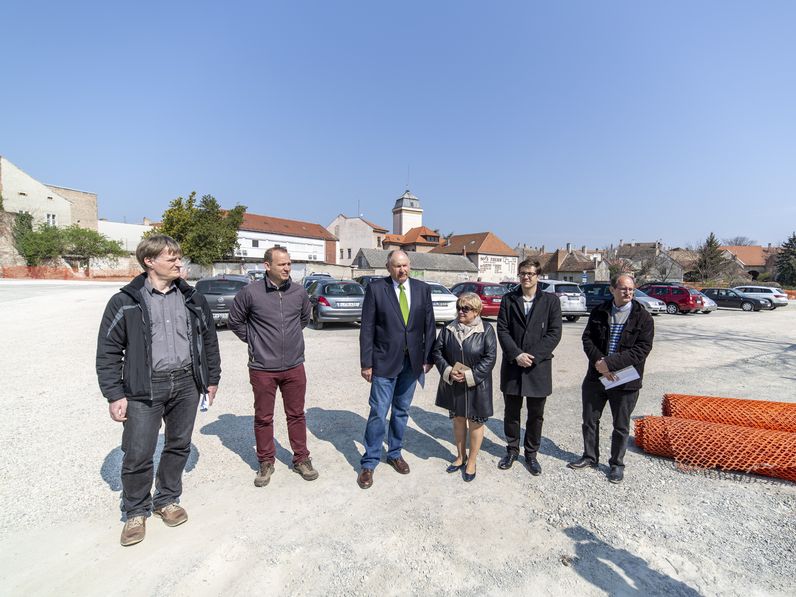 Intézkedések a könnyebb parkolás érdekében