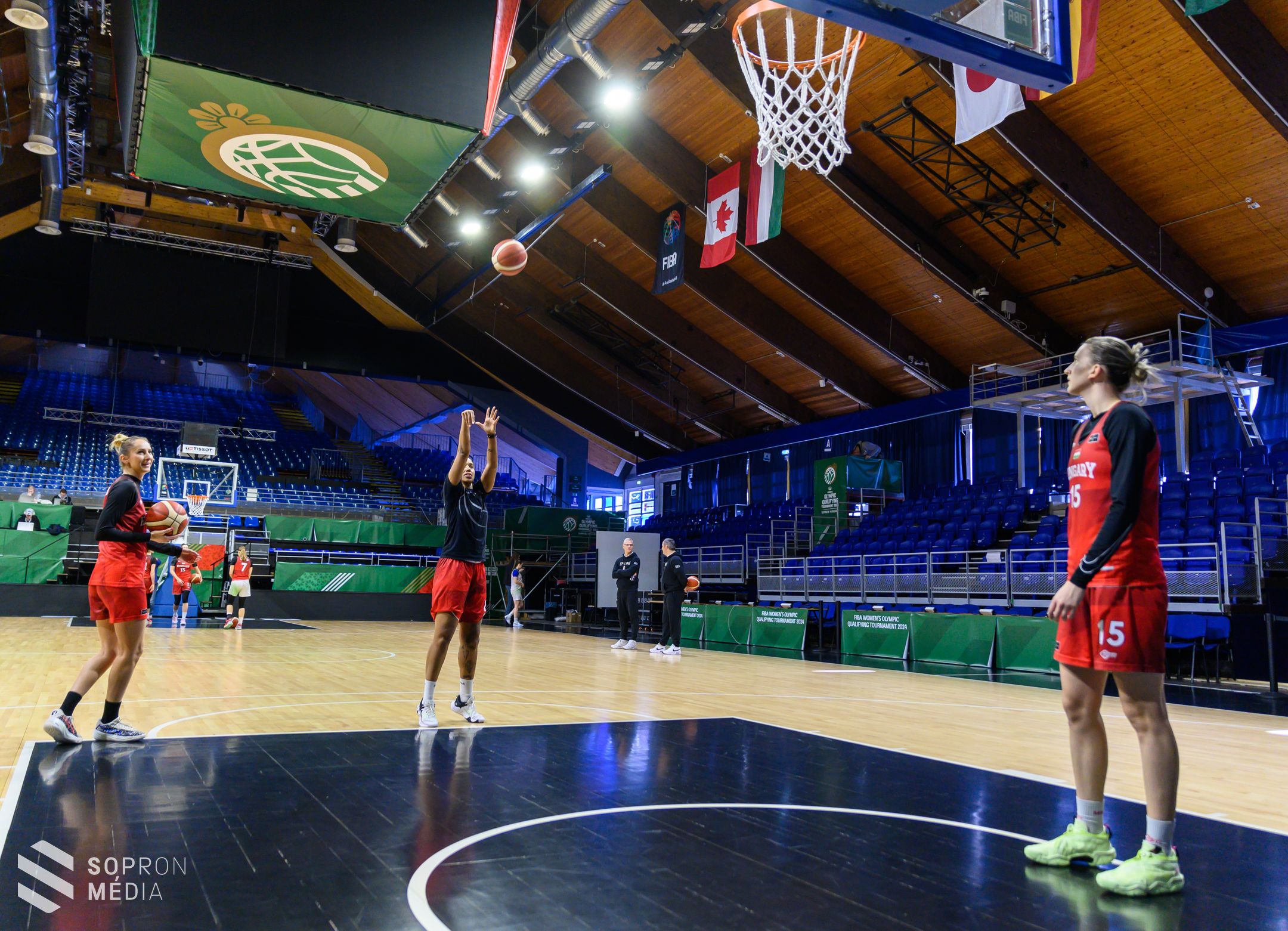 Megkezdte a felkészülést a soproni olimpiai selejtezőre a magyar női kosárlabda-válogatott