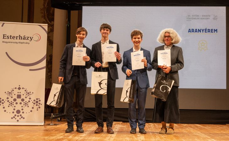 A pannonhalmi diákok a VII. Estöri–Kreatív Történelmi Verseny győztesei