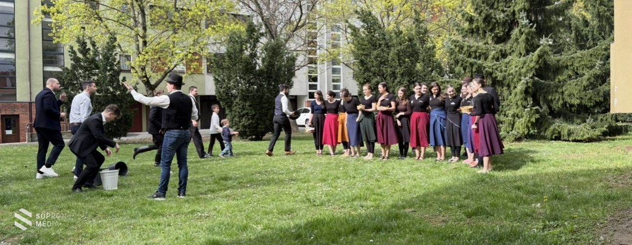 Húsvéti hagyományokat elevenített fel a Sopron Táncegyüttes