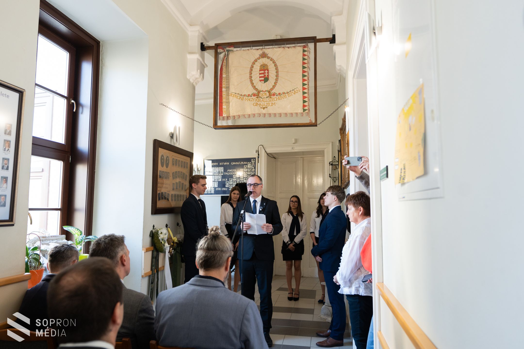 Jubileum – Felavatták a Soproni Széchenyi István Gimnázium zászlaját