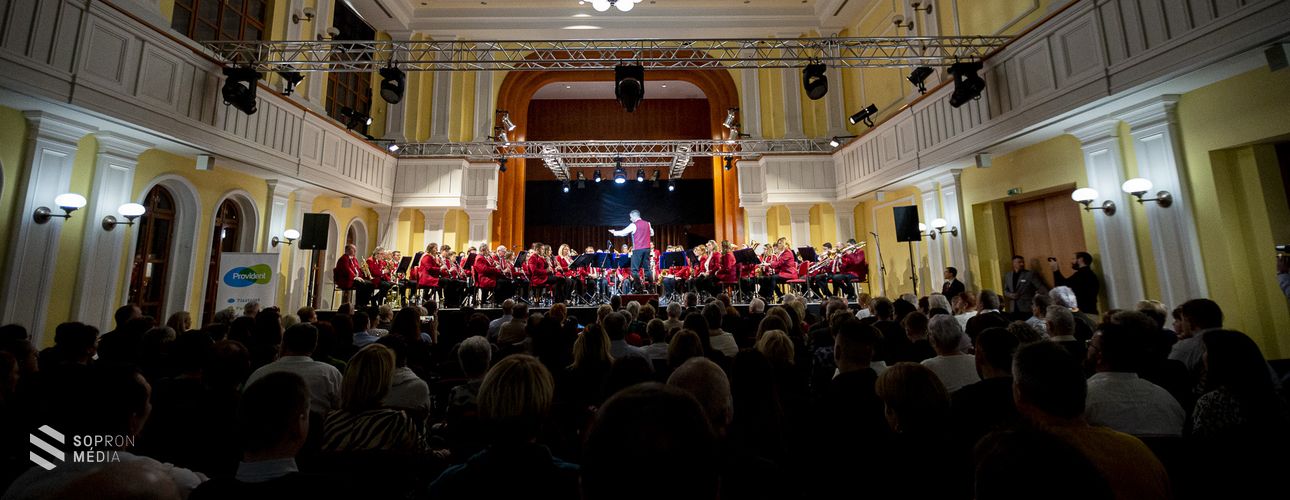 Ha szilveszter, akkor fúvós koncert