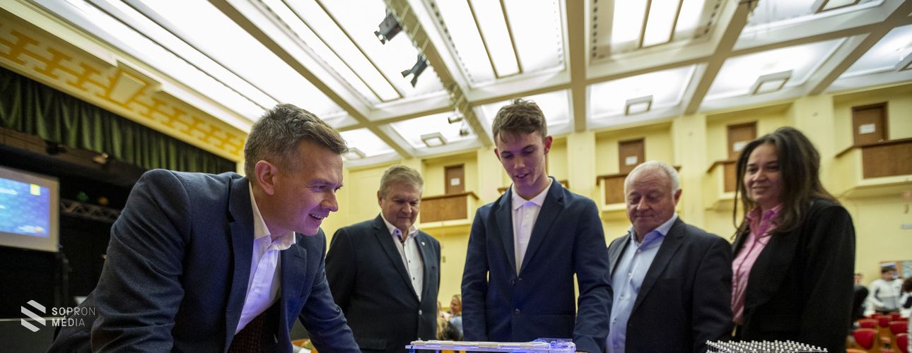 Rendhagyó pályaválasztási szülői értekezlet Sopronban