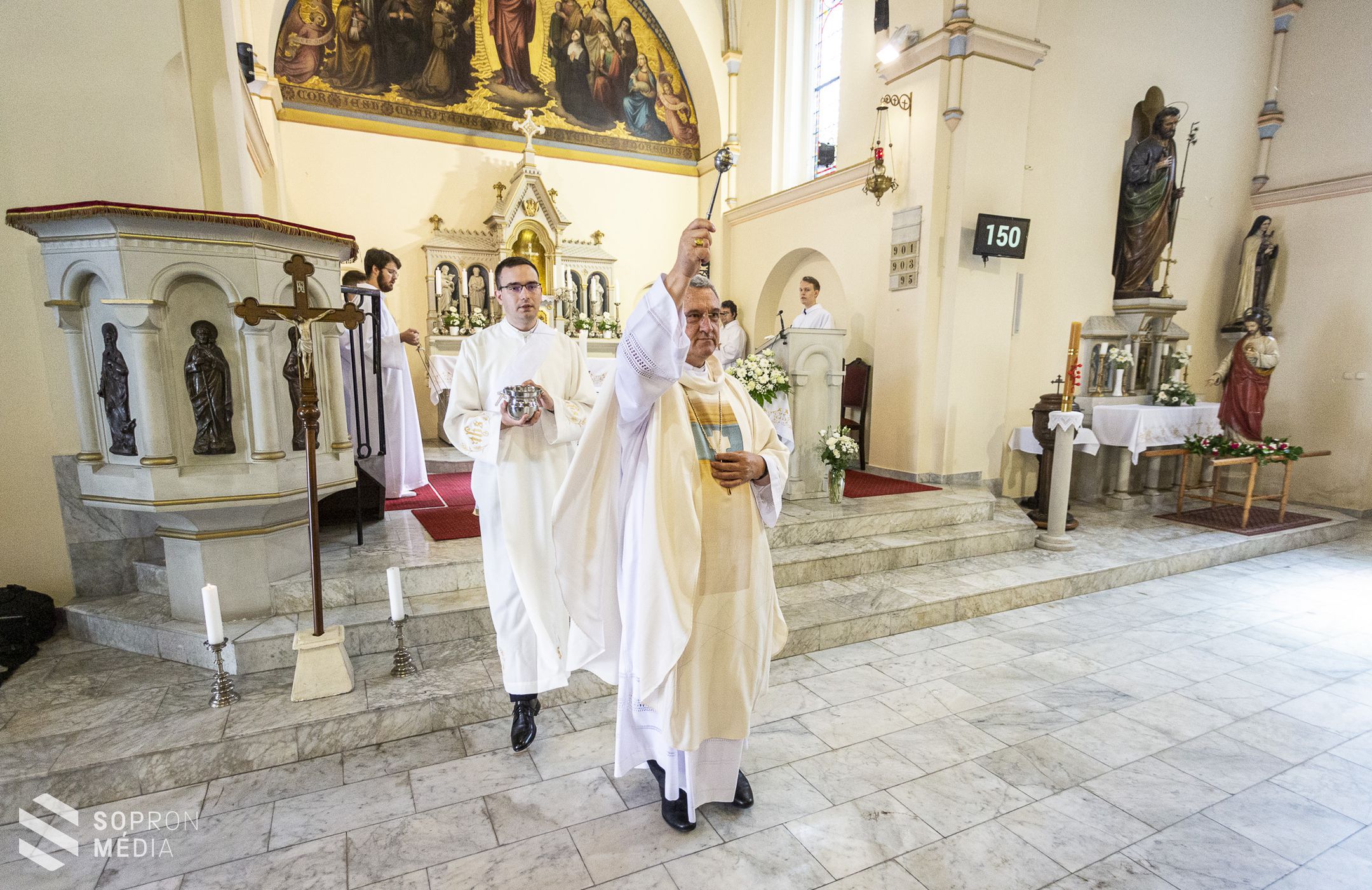 A Jézus szíve ünnepen áldották meg a felújított Jézus szíve templomot Sopronban