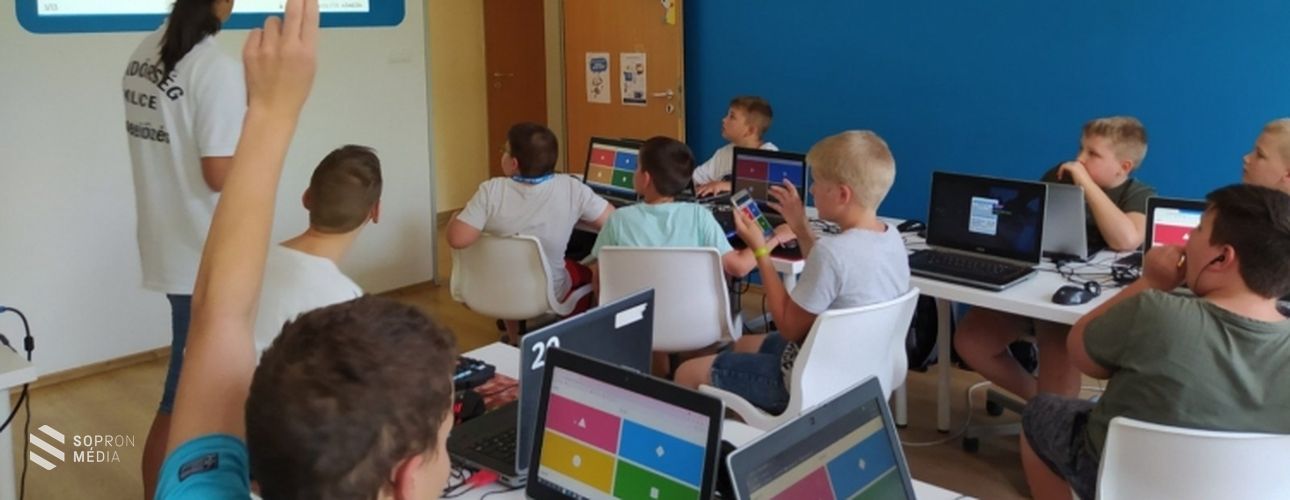 Az internetbiztonságról tanulhattak a táborozók