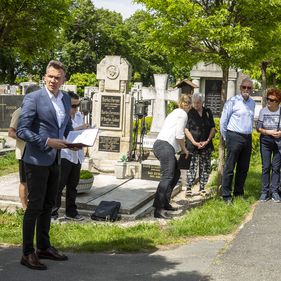 Felújították Ágoston Ernő festő- és grafikusművész síremlékét