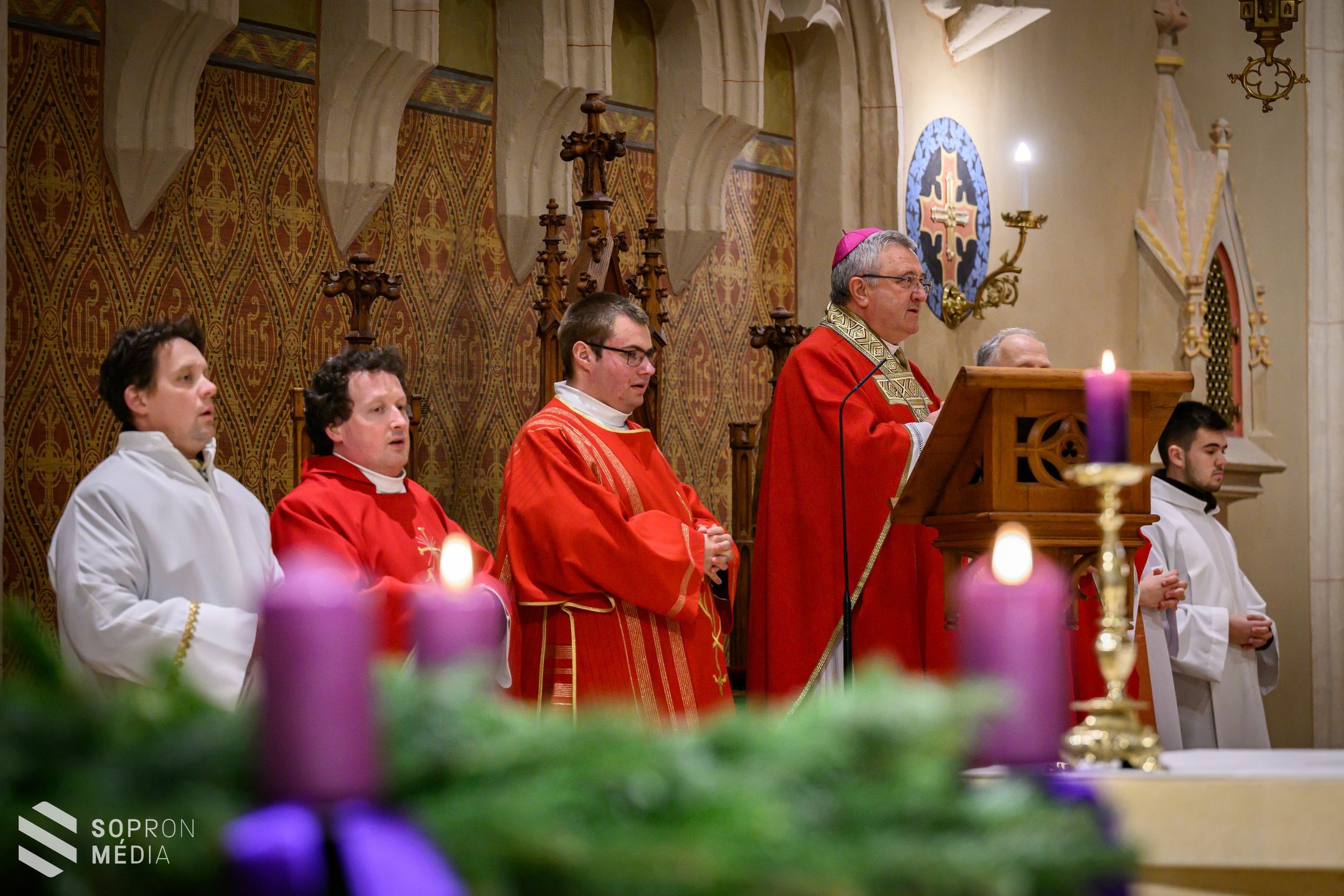Dr. Veres András megyéspüspök celebrálta a hűség napi szentmisét