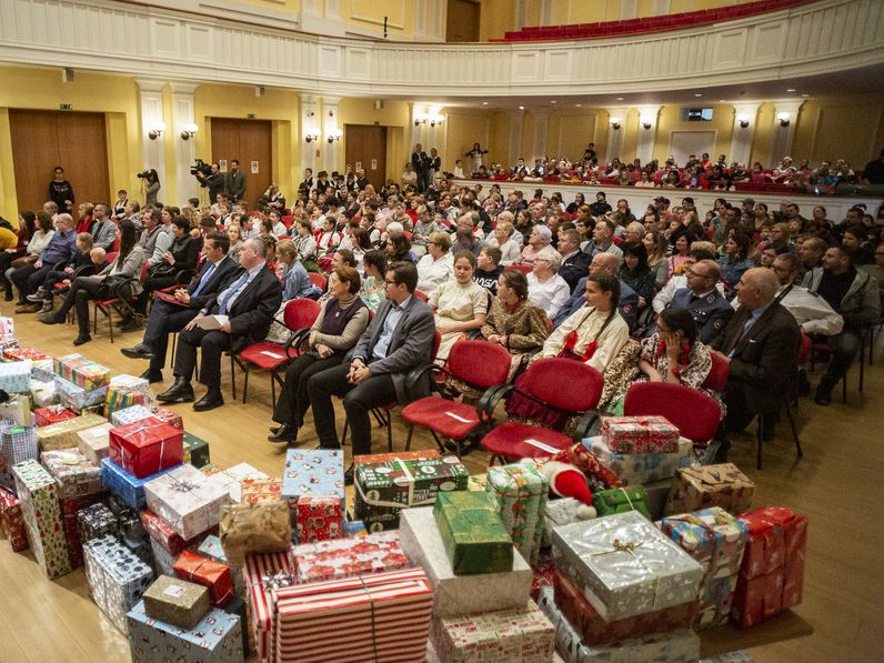 500 csomagot adott ajándékba a Máltai Szeretetszolgálat 