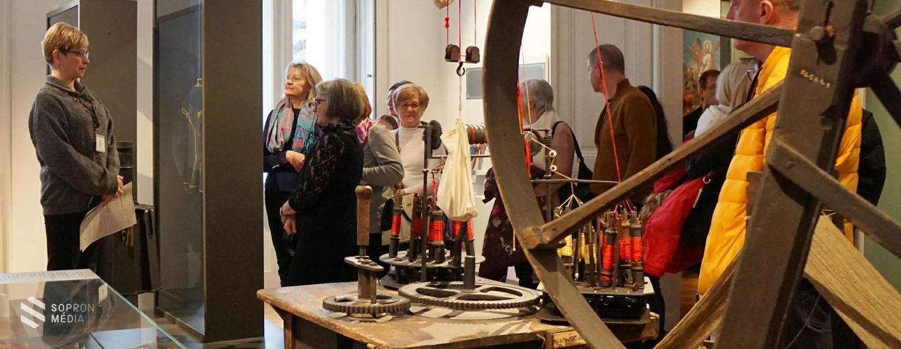 Fény, csillogás, elegancia – minden a divatról szól a Lenck-villában!