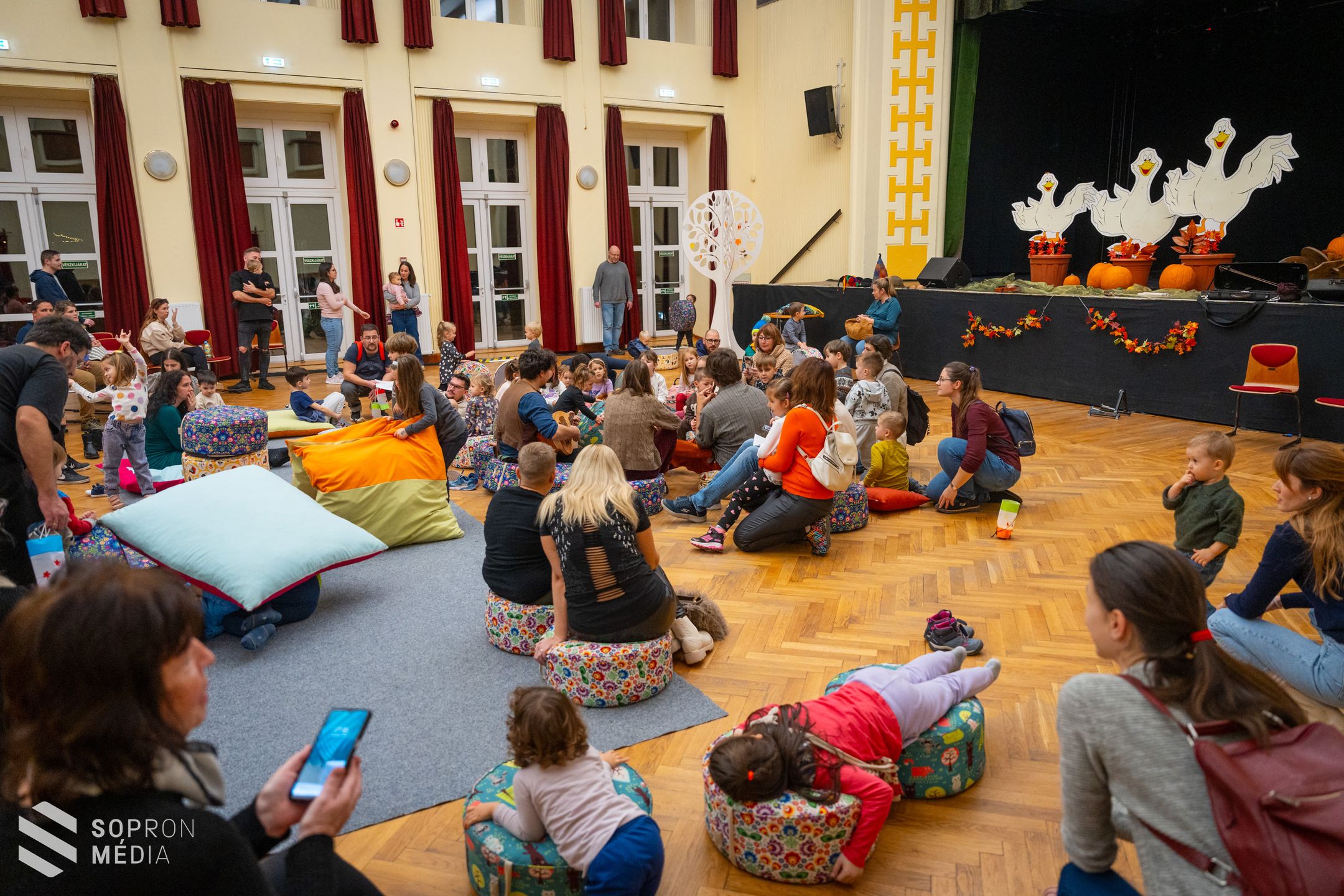 Lámpás felvonulással ünnepelték Szent Márton napját az Erzsébet-kertben