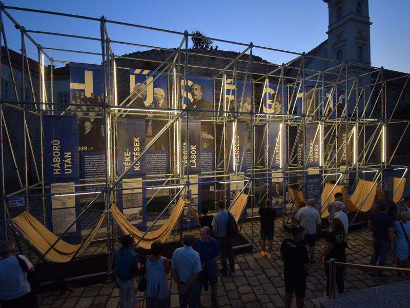 Megnyílt a népszavazásra emlékező kiállítás a Rondellánál