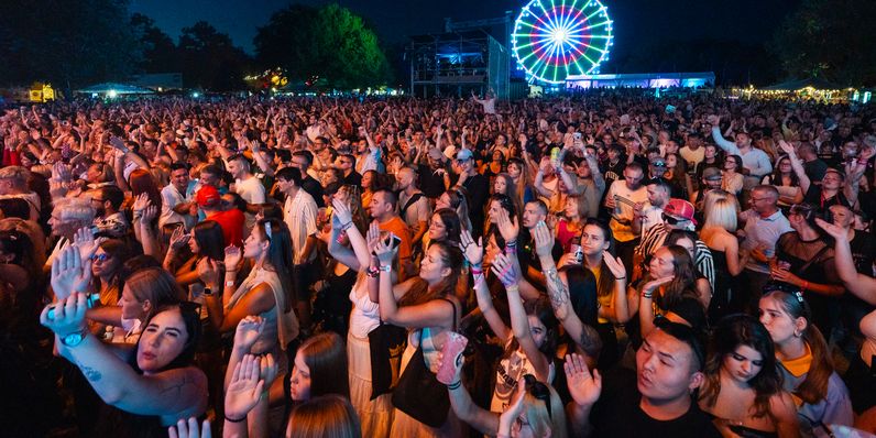 Éjszaka, buli, koncertek, barátság - így indult a SopronFest a Lővér Kempingben!