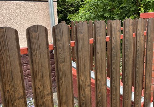 Gebogene Zaunlatten aus Stahl