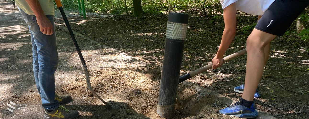 Elkezdődött az Ojtozi-sétány lámpasorának megújítása