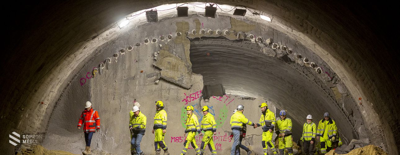 Megtörtént az újabb áttörés az M85-ös alagútjában
