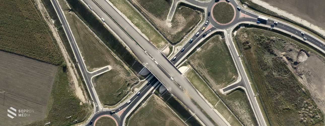 Barcza Attila: Nagyon jó ütemben halad az M85-ös út kivitelezése!