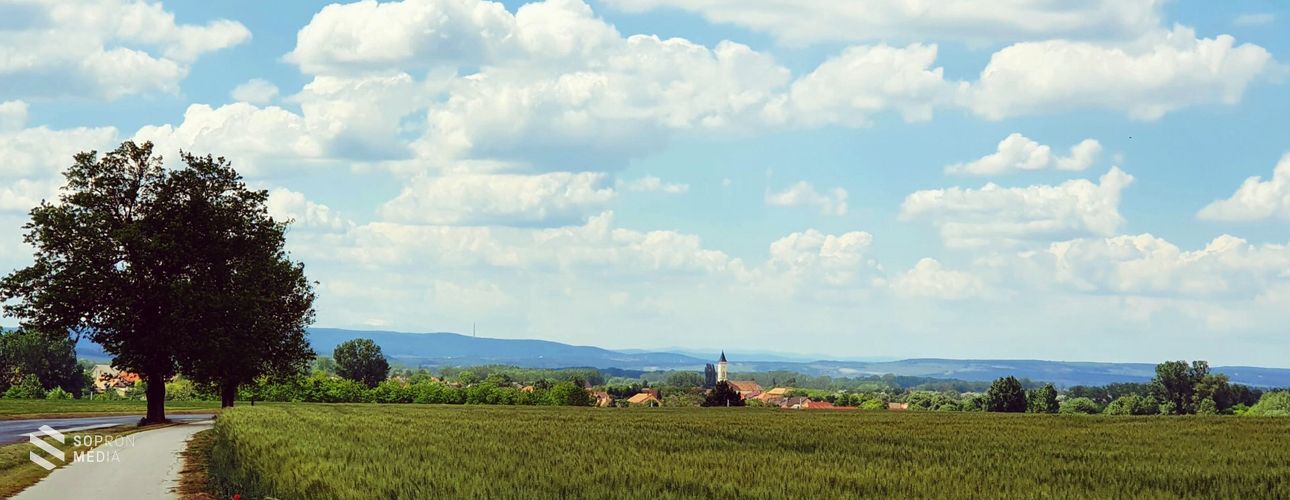 A Fertő-táj hangulatos települése, mely egy szent kőről kapta nevét