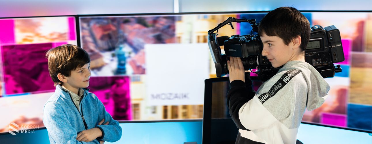 Tehetséges fiatalok néztek be a SopronTV-hez