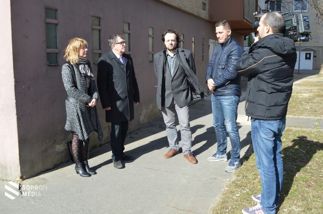 Sajtótájékoztató a Jereván lakótelepen 