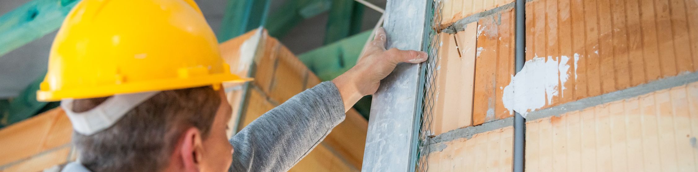 Gépi vakolás – szálloda belső felületek, Hegykő