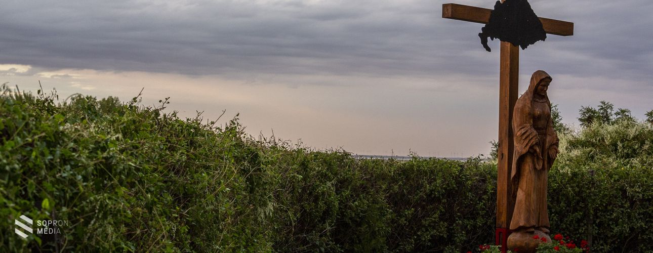 Trianoni emlékművet avattak Fertőbozon