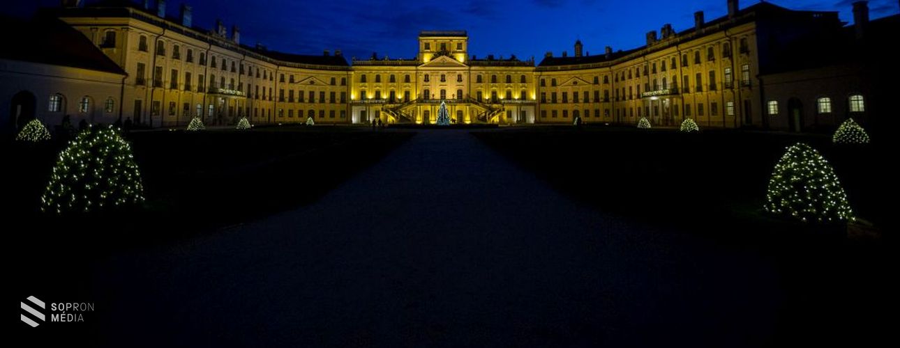 Ünnepi nyitva tartás a fertődi Esterházy-kastélyban