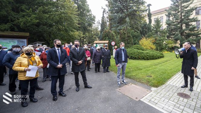 Varga Gábor, a Rotary Club Sopron elnöke (j)