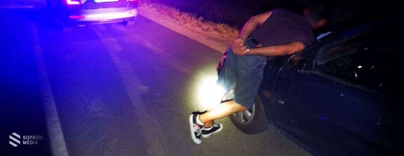 Pereszteg közelében bukott le az embercsempész