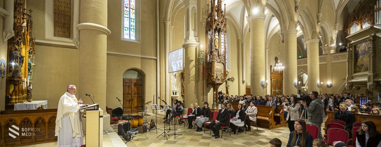 Fennállásának 275. jubileumát ünnepelte az Orsolya-iskola