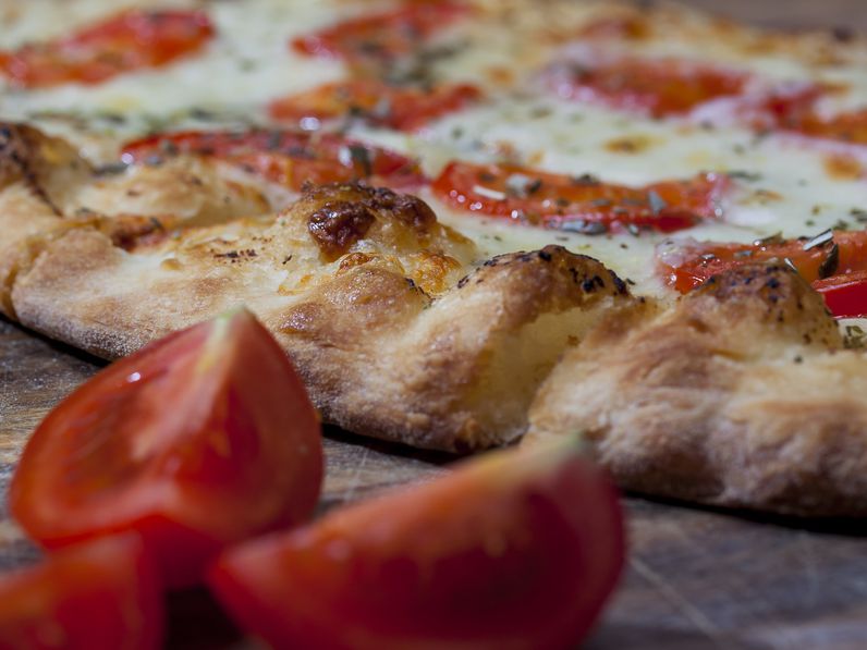 Pizzatésztát hív vissza az ALDI, fémdarabkák lehetnek a termék mellé csomagolt paradicsomszószban!
