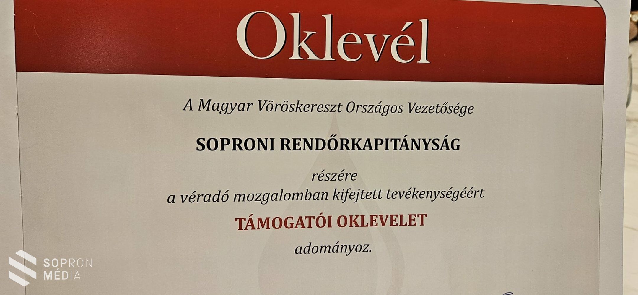A Soproni Rendőrkapitányságot kitüntették a véradó mozgalomban nyújtott kimagasló teljesítményéért