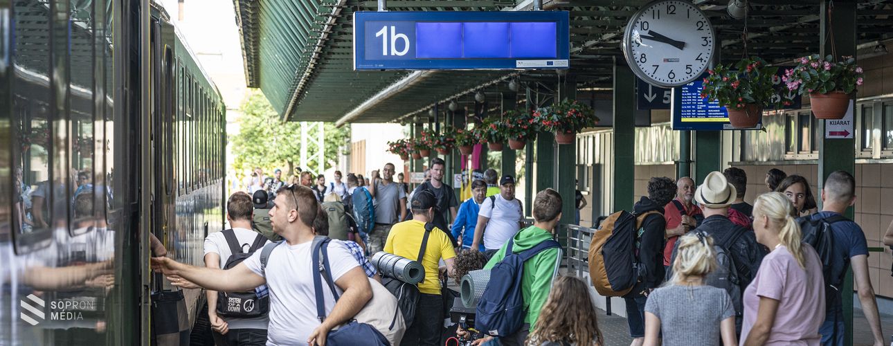 Megérkeztek Sopronba az első fesztiválozók