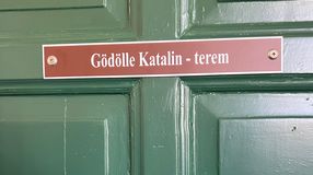 Teremavató megemlékezés – az elhunyt Gödölle Katalinról nevezték el a Deák Téri Általános Iskola egyik termét